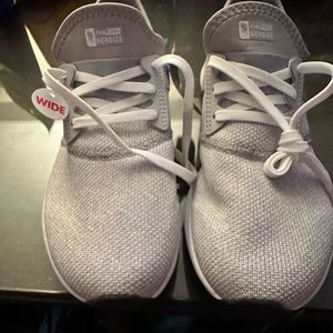 Nwt New balance sneakers